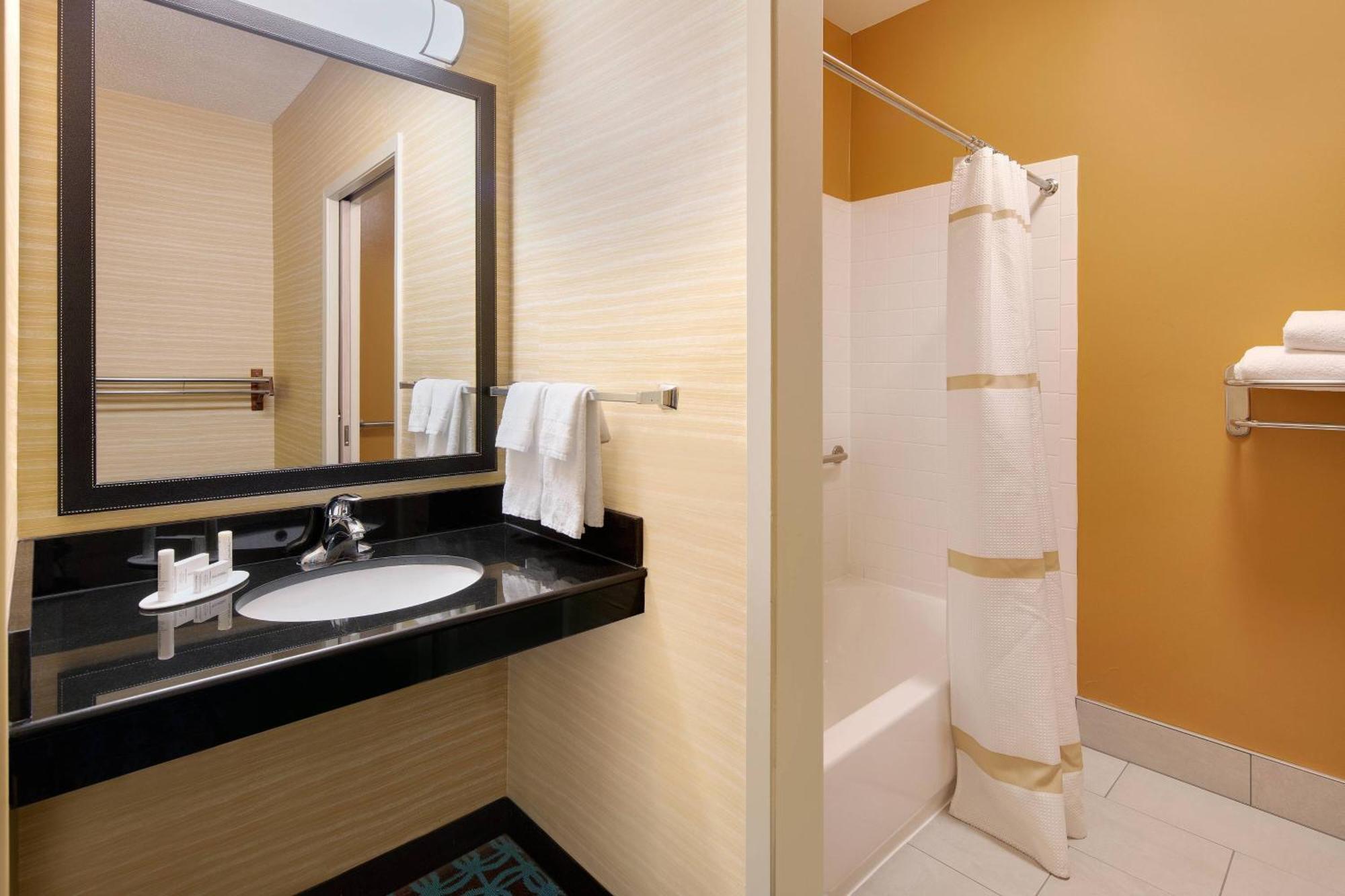 Fairfield Inn & Suites Austin University Area Екстер'єр фото